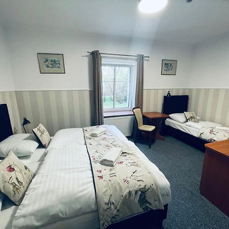 Dworek W Skibnie Sianow Екстериор снимка