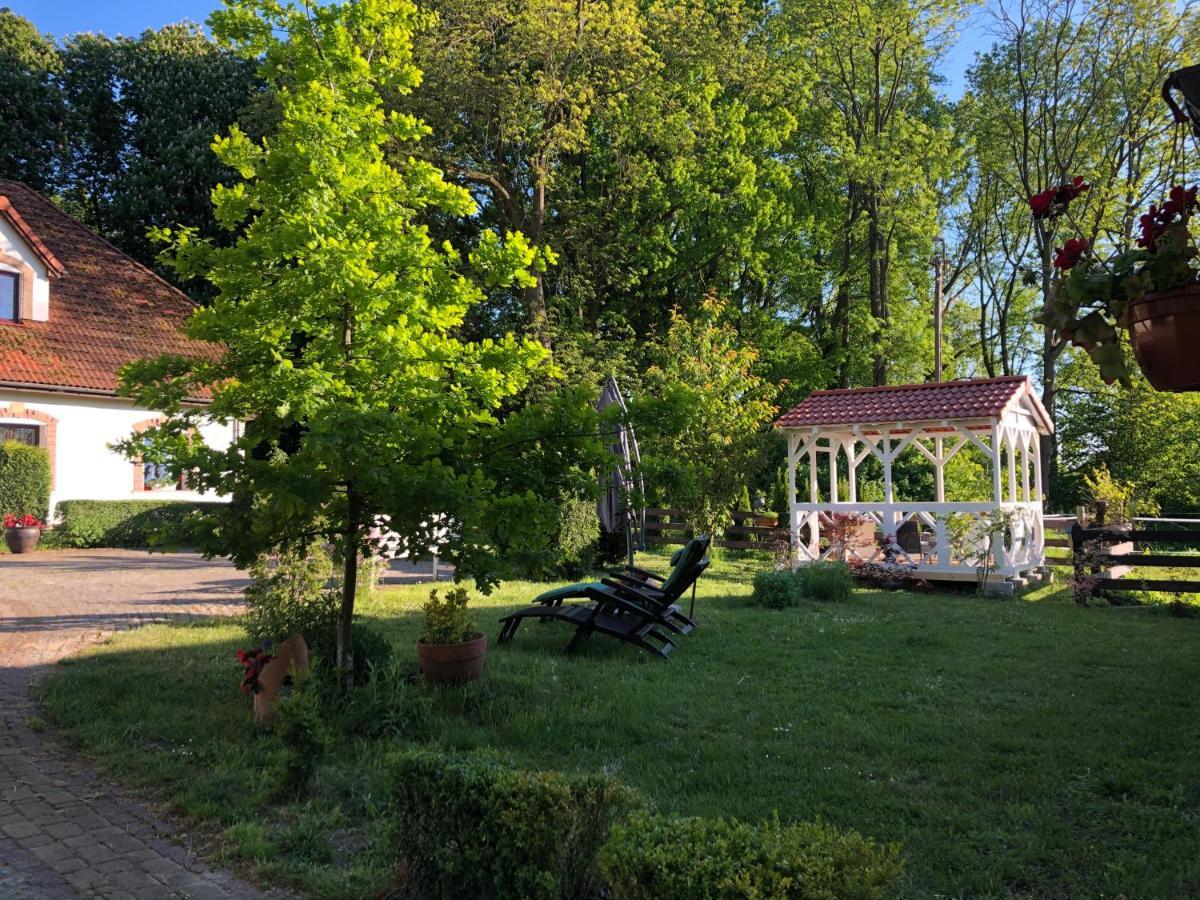 Dworek W Skibnie Sianow Екстериор снимка